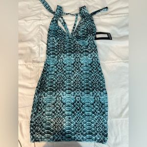 PrettyLittleThing- Blue Snake Print Bodycon Dress